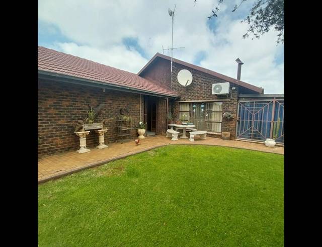4 BEDROOM HOUSE FOR SALE IN POMONA